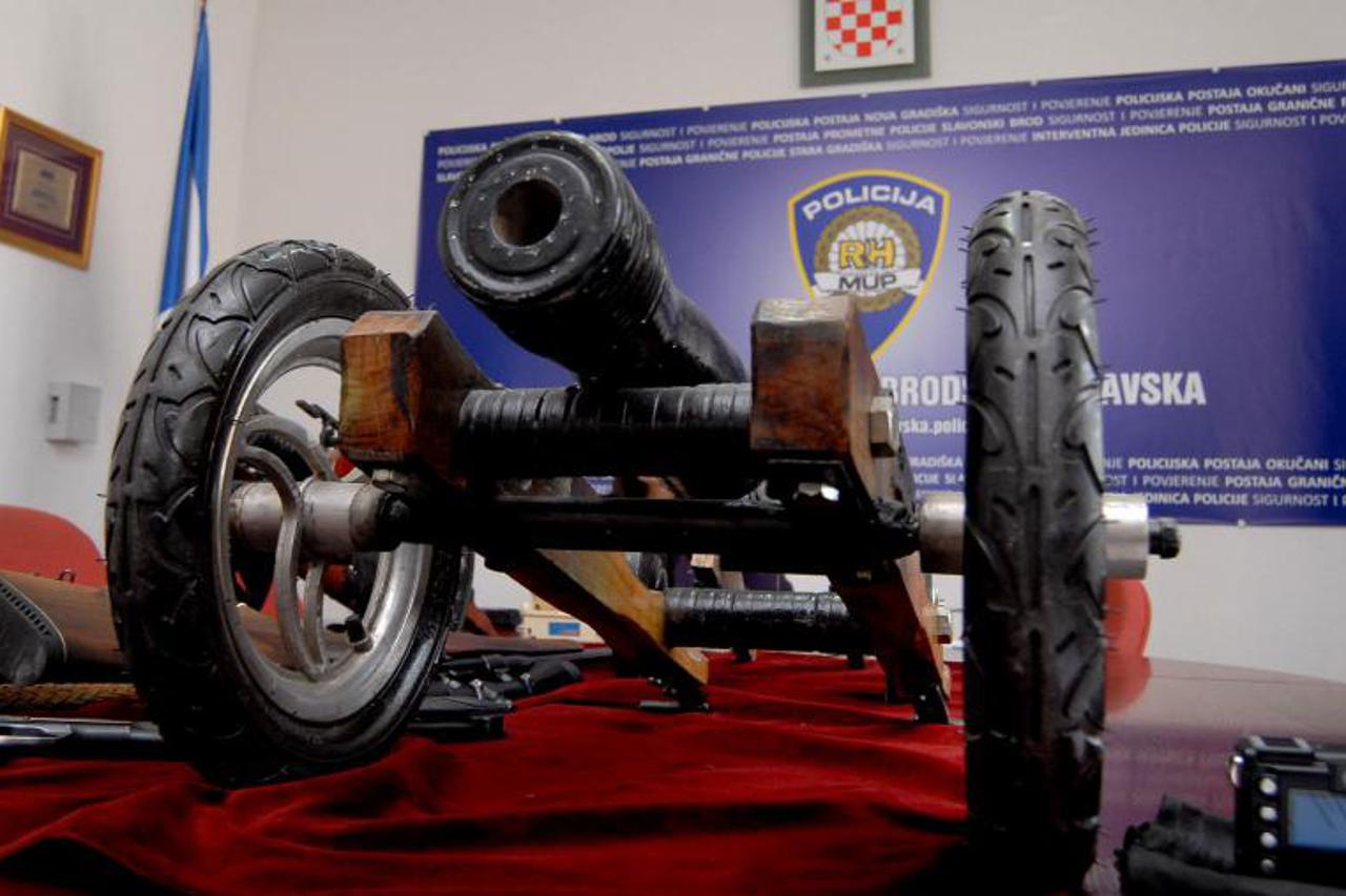 Slavonac držao tri topa bez dozvole (1)