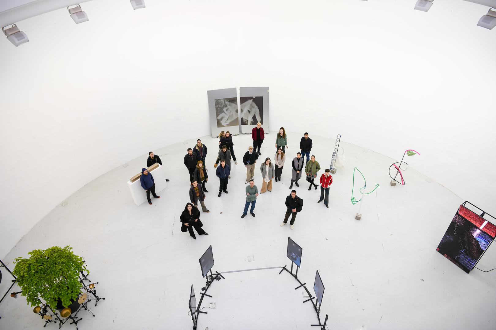 Dio umjetnika_ica i kustosa_ica 37. salona mladih