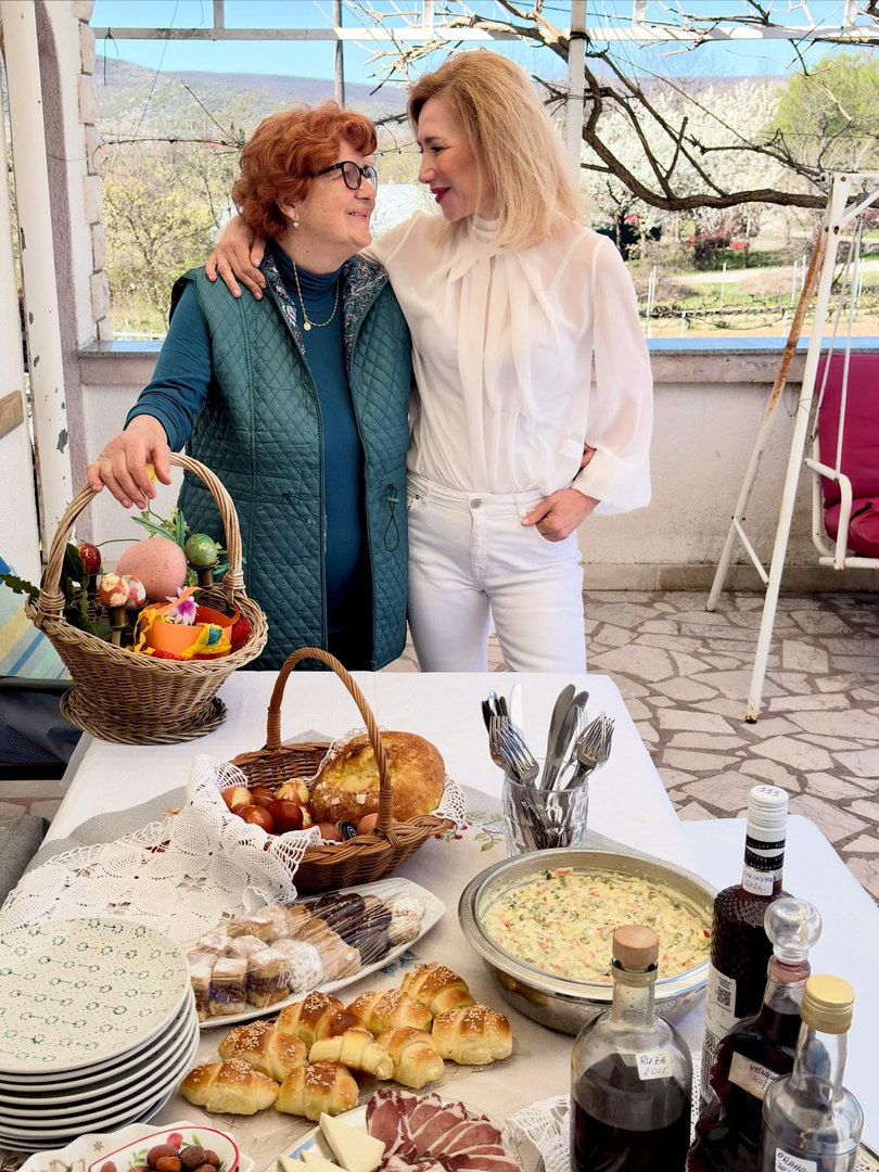 Ovom iskrenom objavom glumica je još jednom istaknula važnost obiteljskih vrijednosti i dragocjenost vremena provedenog s najbližima, daleko od svakodnevnog stresa.