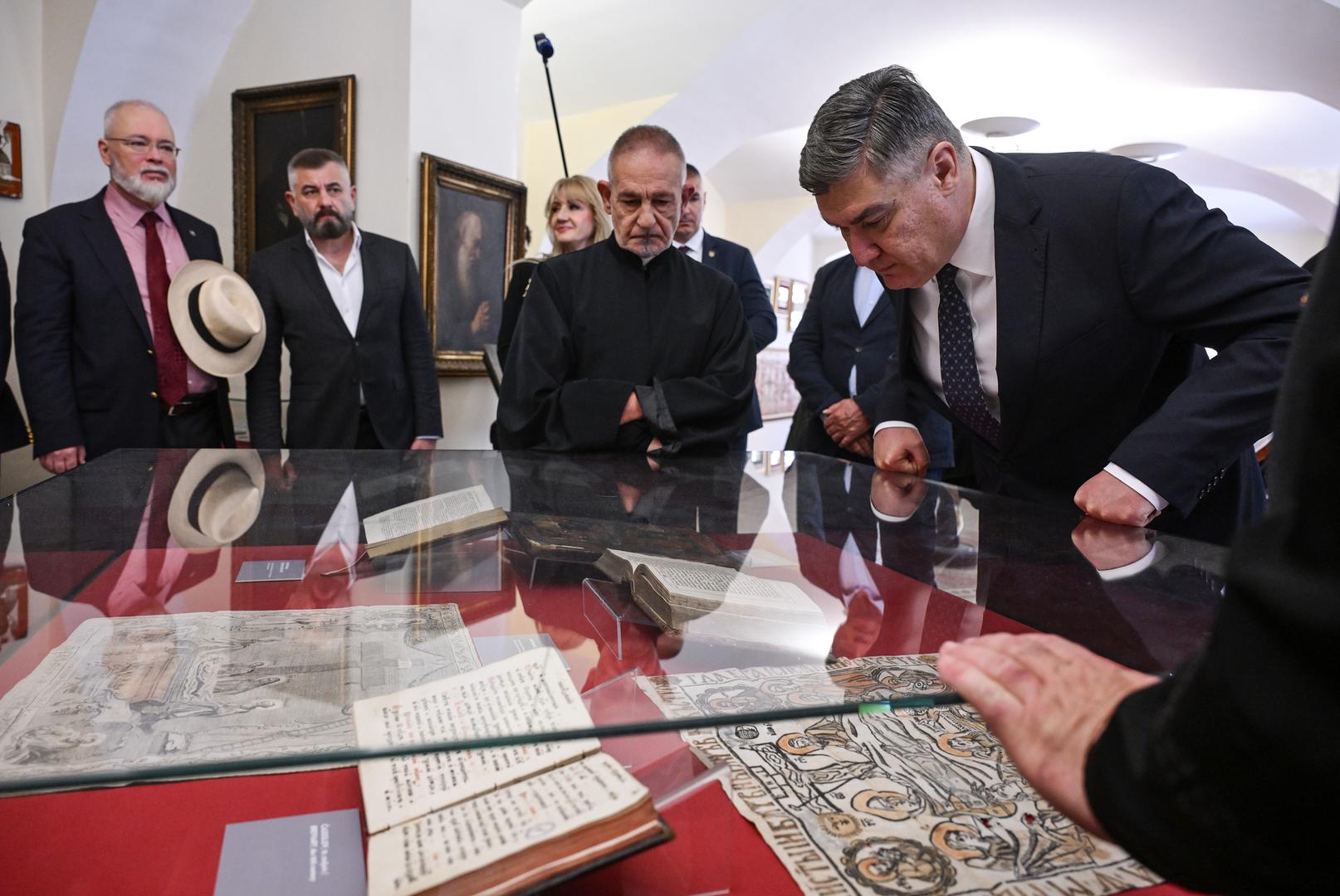 U postavu se nalazi i Žumberačka Djevica Marija, relikvija koju su Uskoci donijeli sa sobom prije otprilike 530 godina, kada su počeli trajnije nastanjivati Žumberak.

