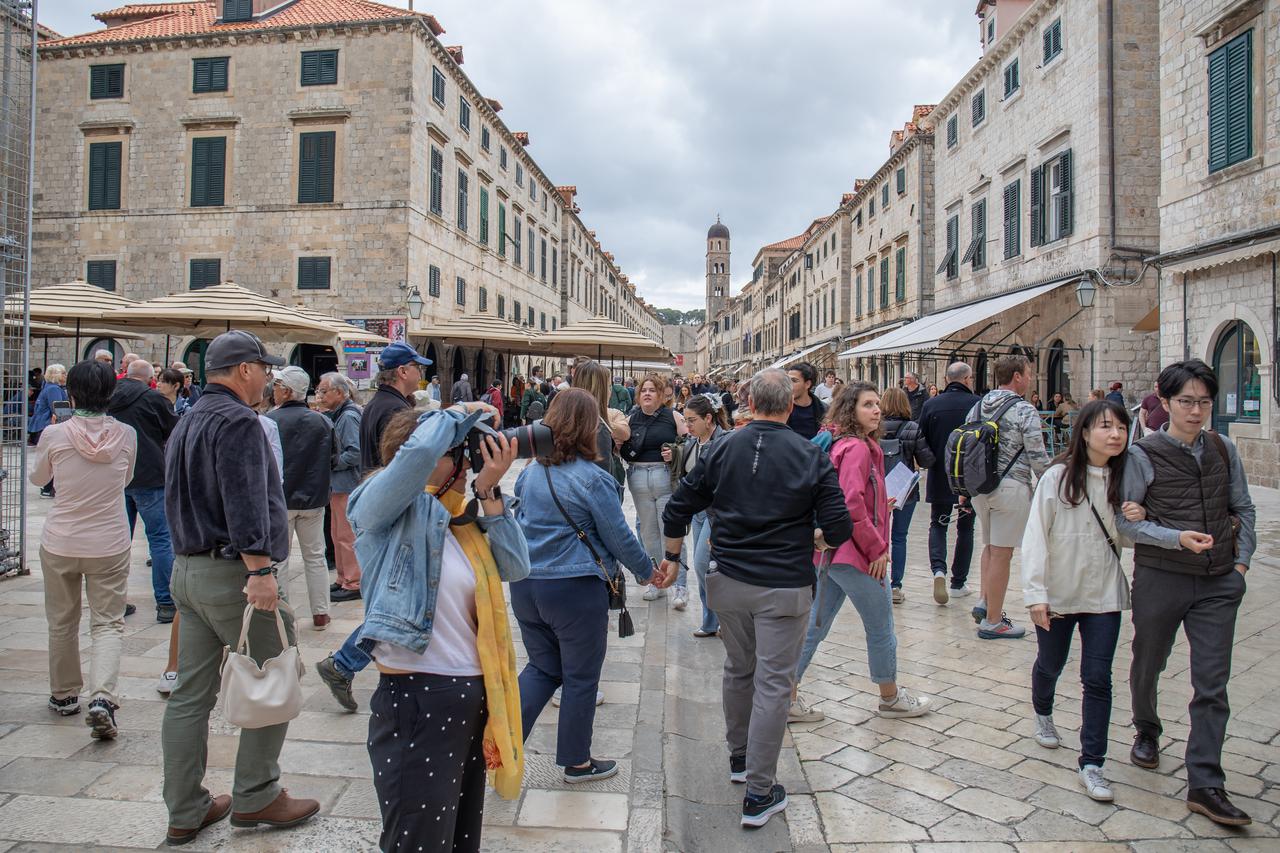 Dubrovnik: Turisti u obilasku gradskih znamenitosti
