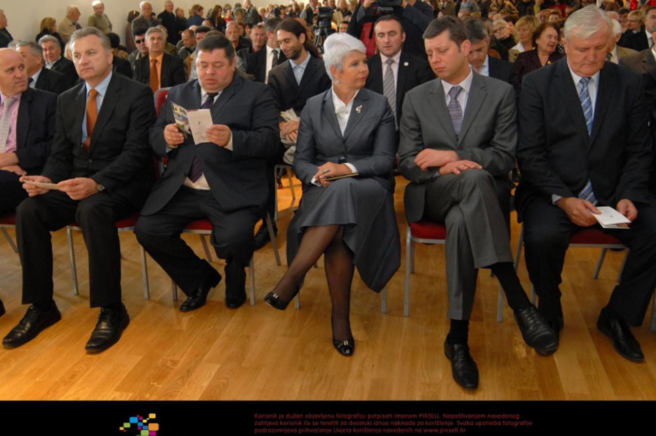 '30.10.2011., Vukovar - Predsjendica Vlade Jadranka Kosor otvorila obnovljenu spomenicku cjelinu kompleksa dvorca Eltz za novi muzejsko galerijski i multikulturalni centar. Duro Popijac, Petar Cobanko