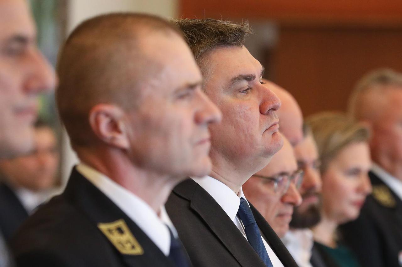 Predsjednik uručio časničke bodeže umirovljenim generalima i brigadirima/kapetanima bojnog broda