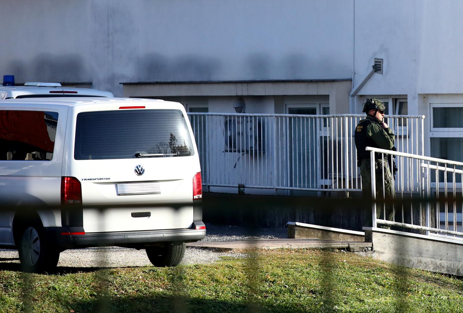 U drugoj je optužnici, uz njih 20, i Viktor Milaković, a kojom ih USKOK tereti za zločinačko udruživanje u sklopu kojeg su neovlašteno nabavljali i preprodavali veće količine droge. Konkretnije, radilo se, kako navodi USKOK u optužnici, o nabavi najmanje 777,5 kilograma marihuane, 35,1 kilograma amfetamina, 22,1 kilograma kokaina, 3000 tableta MDMA....