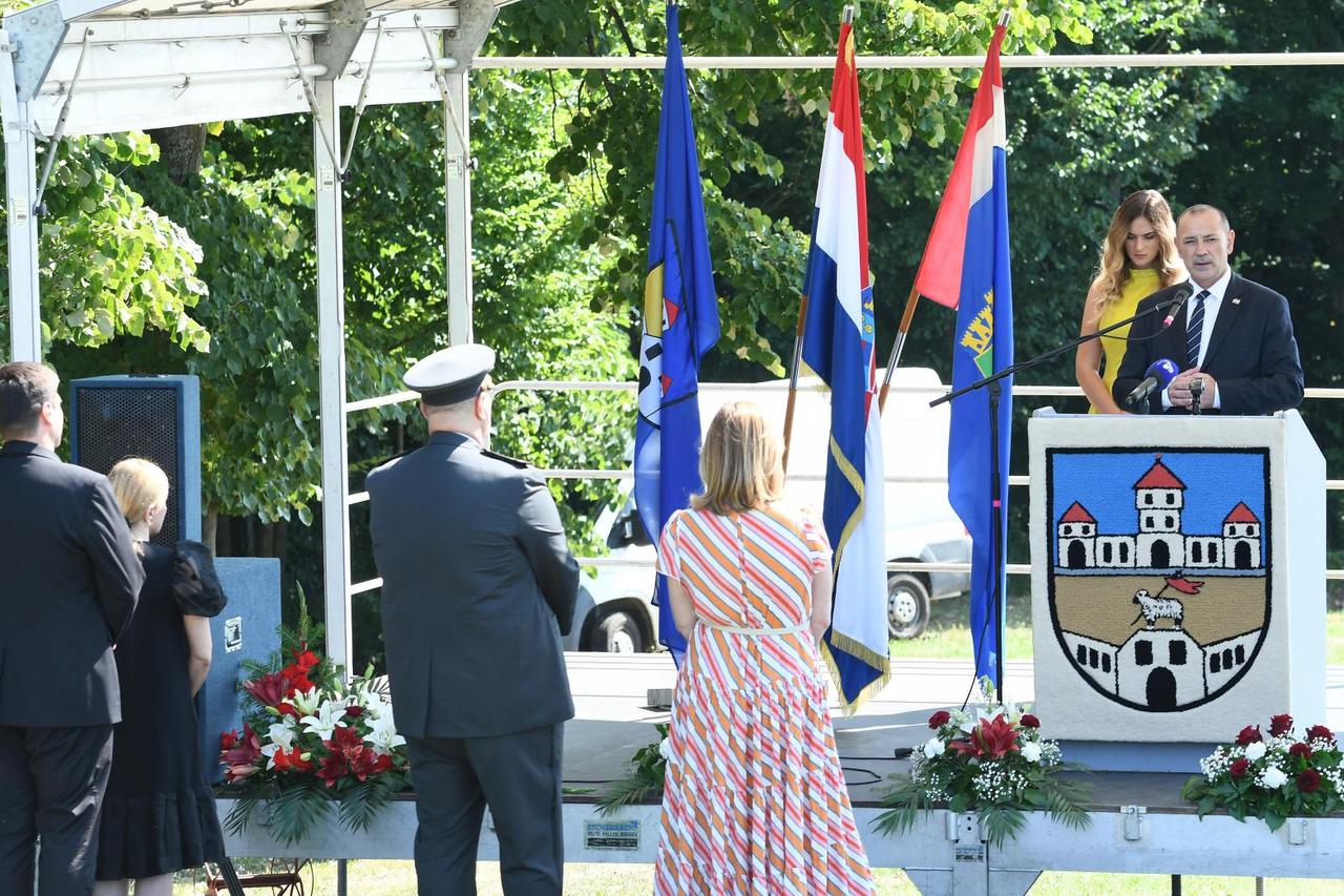 Na brdu Čukur iznad Hrvatske Kostajnice obilježena je 30. godišnjica pogibije Gordana Lederera