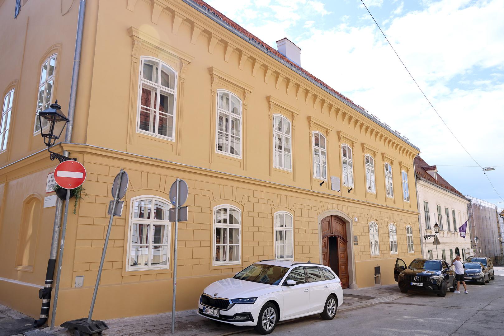 Napreduju i radovi na Hrvatskom povijesnom muzeju u Matoševoj ulici, gdje se također uređuje interijer. S druge strane, zgrada Pravnog fakulteta u Ćirilometodskoj ulici praktički je dovršena, a završetak obnove nekadašnje zgrade Državnog hidrometeorološkog zavoda očekuje se uskoro.