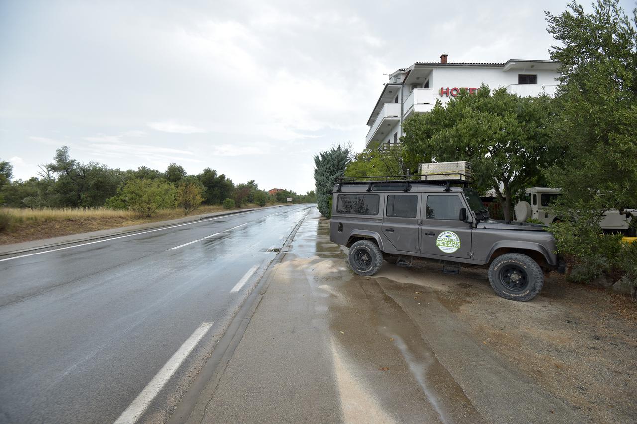 Starigrad: U prometnoj nesreći smrtno stradala 18-godišnja pješakinja