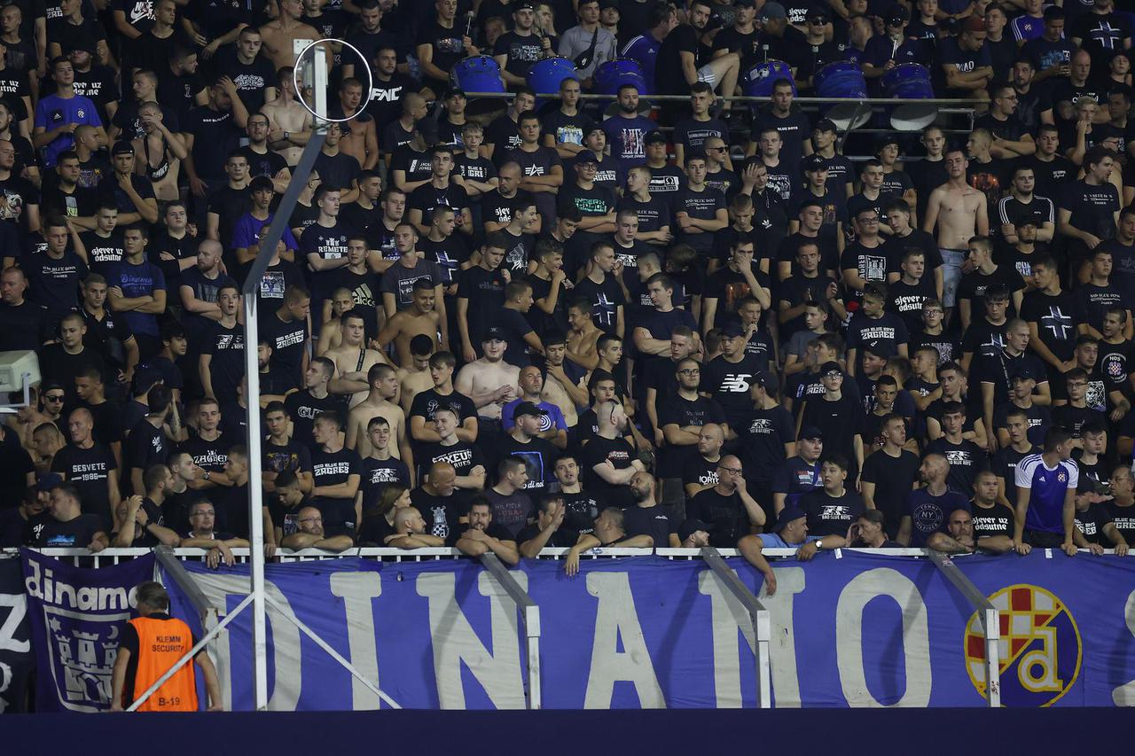 Atmosfera na Maksimiru na utakmici Dinama i Rijeke