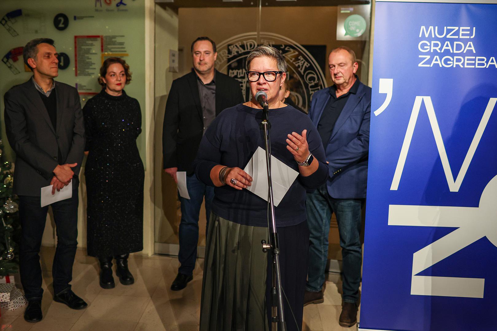 Ravnateljica Muzeja grada Zagreba Aleksandra Berberih Slana kazala je: "Kavane i gostionice moje mladosti bile su srce zajednice. U njima smo se sretali, upoznavali, zaljubljivali, družili, dobili najnovije informacije i glasine. One su bile nezaobilazan dio naše zajednice i kao takve zaslužuju svu našu pažnju kada govorimo o povijesti društvenog života određenog razdoblja"