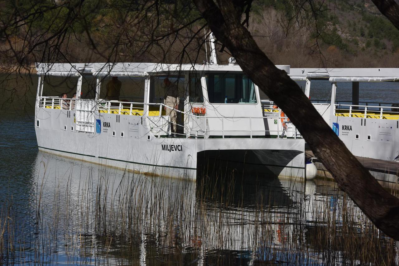 Na Roškom slapu u NP Krka predstavljeni novi elektrobrodovi