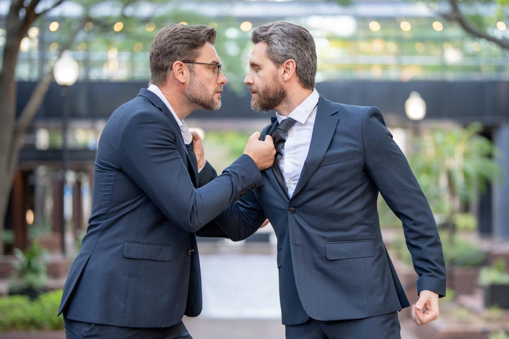 Lav: Lav voli nastupiti kao plemeniti vitez, posebno kad ima priliku stati na stranu slabijeg i pokazati svoje veliko srce. Iako voli pozornicu, ovdje mu je pažnja sporedna. Važnije mu je da se nepravda ne proguta šutke, pogotovo ako se radi o starijima koje smatra svetinjom. Kad procijeni da je netko prekoračio granicu, reći će to jasno, glasno i bez puno uvijanja.