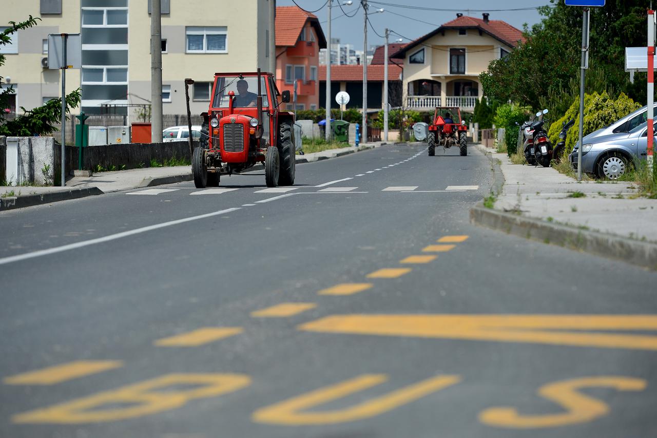 20.5.2015.,Zagreb -  Prica o autobusnoj liniji kroz naselje Jakusevac koju gradjani zele. Photo: Marko Prpic/PIXSELL
