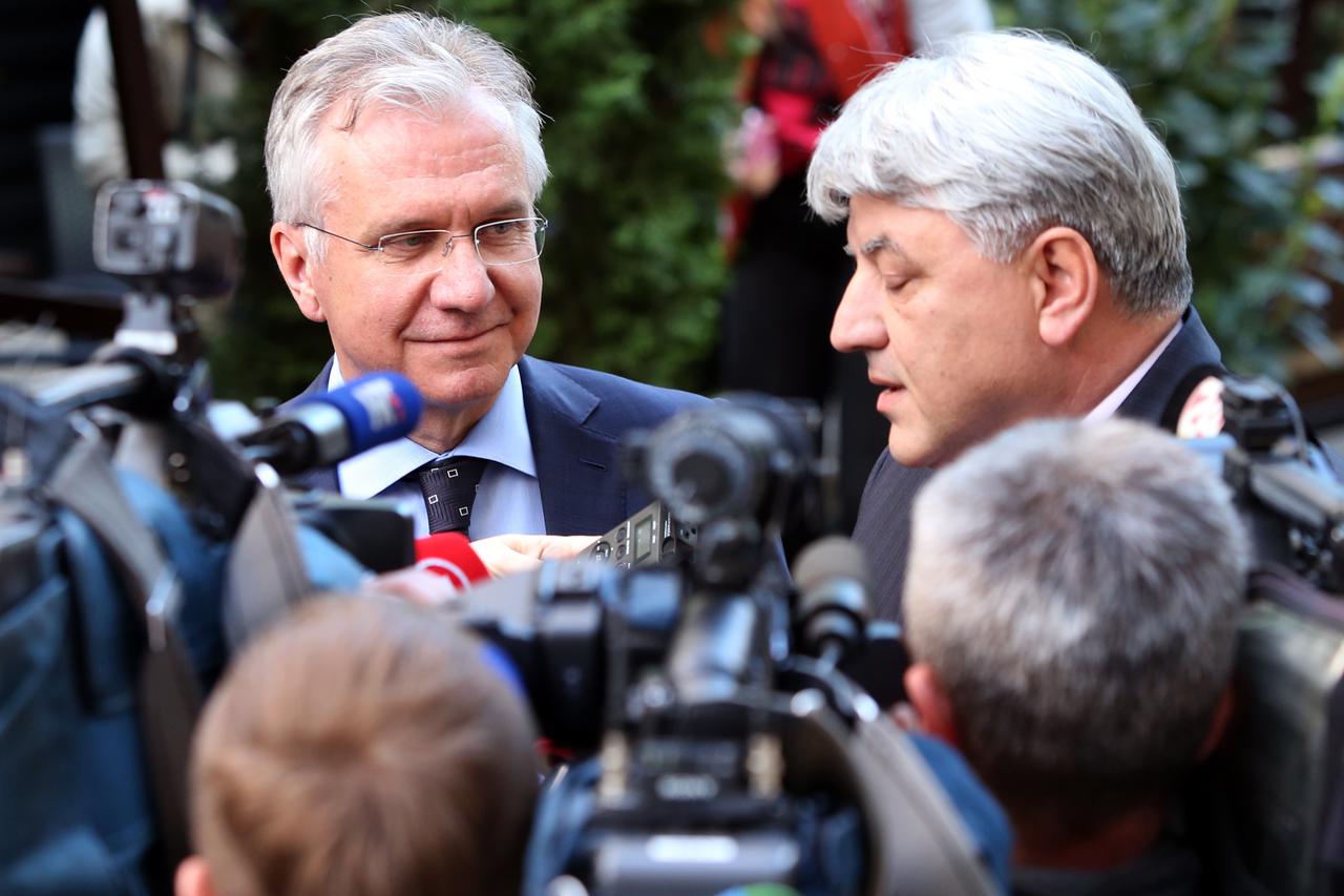 09.04.2014., Iblerov trg, Zagreb - Rajko Ostojic i Zlatko Komadina dolaze na sastanak Predsjednistva SDP-a.