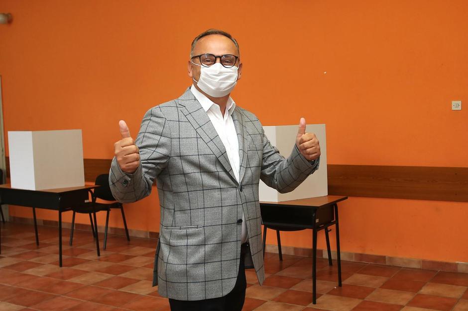 Osijek: Berislav Mlinarević glasao na lokalnim izborima