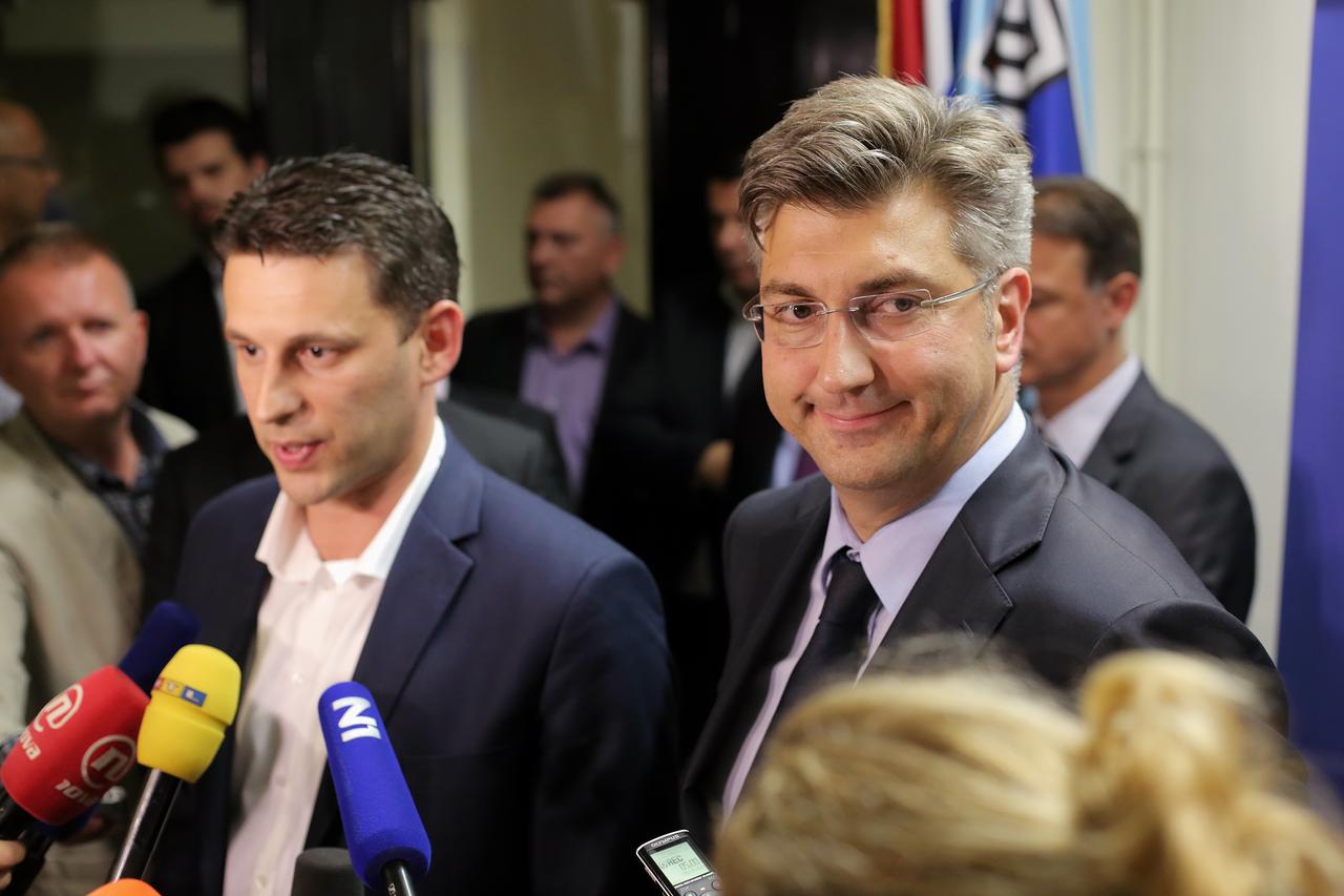 19.09.2016., Zagreb - Zavrsio je drugi krug pregovora celnistva HDZ-a i Mosta o poslijeizbornoj suradnji i sastavljanju Vlade. Dogovorena je platforma za buducu stabilnu Vladu i hodogram promjena. Neke od Mostovih uvjeta moguce je ostvariti odmah, a iduci