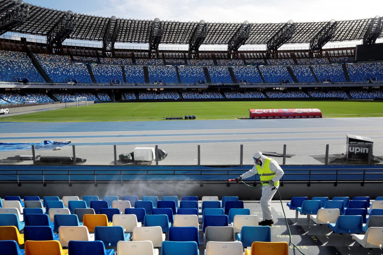 Dezinfekcija stadiona u Napulju