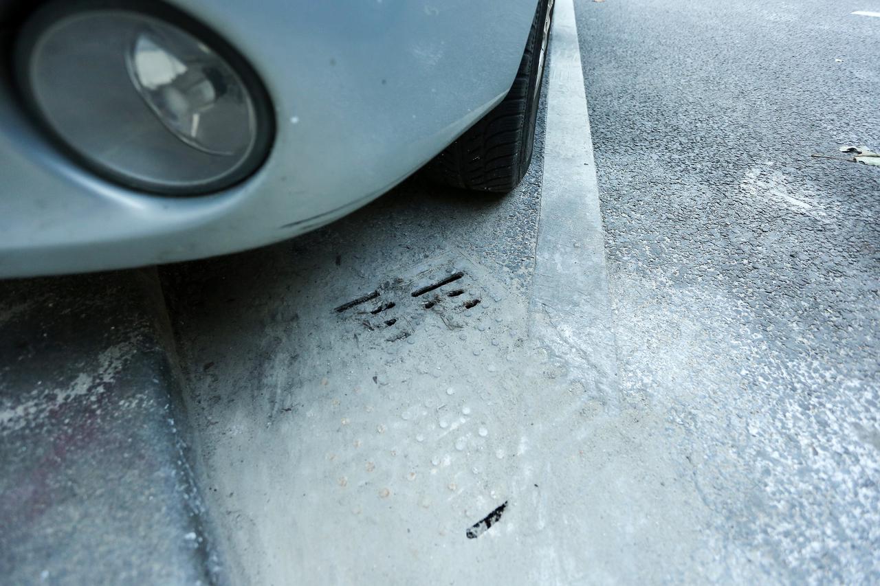 Zagreb: Dio šahtova ostao začepljen nakon obnove asfalta u Haulikovoj ulici