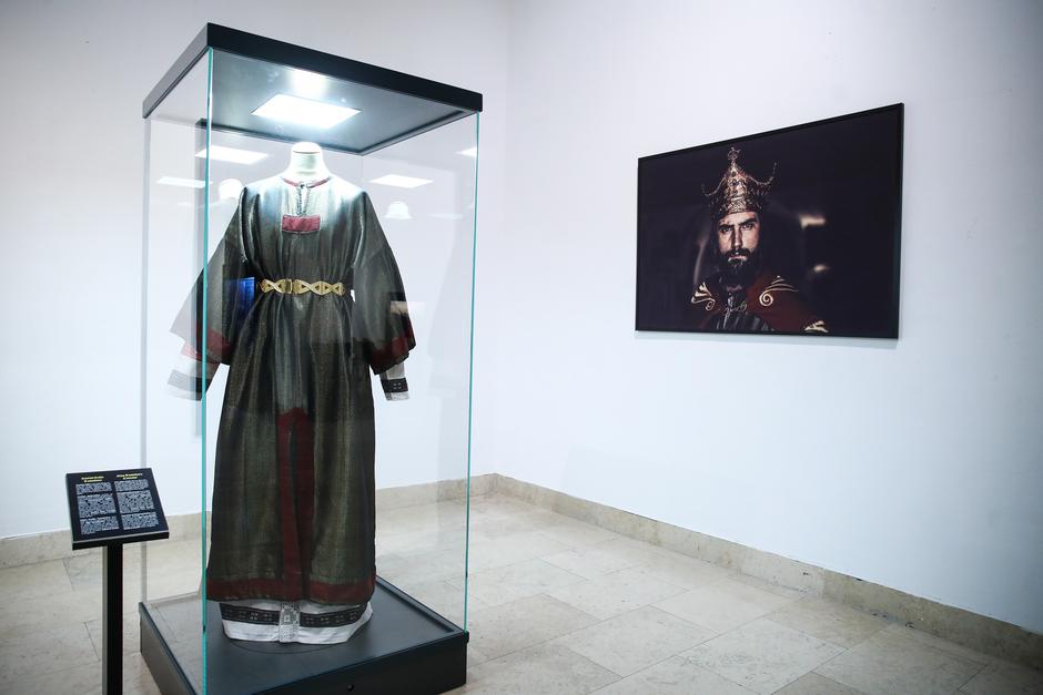 Zagreb: Otvorenje izložbe "Duvno polje – kraljevsko prijestolje: Suvremena interpretacija predaje o krunidbi kralja Tomislava”