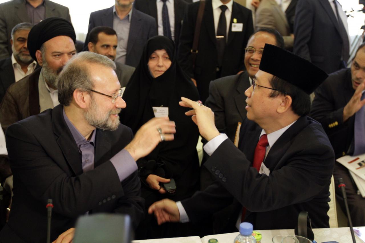 Predsjednik indonezijskog parlamenta Marzuki Ali (desno)