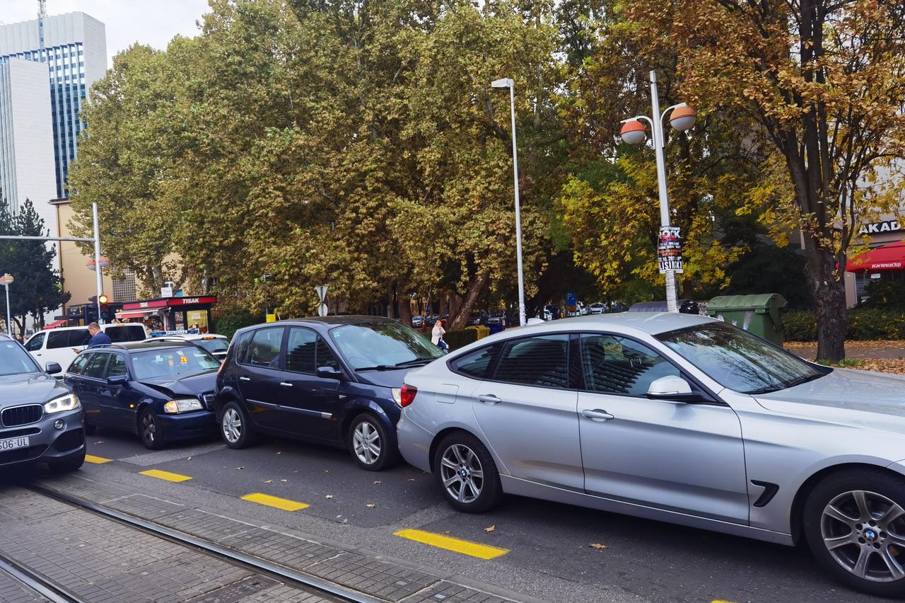 Sudar triju vozila na Savskoj cesti: Stvorila se velika gužva