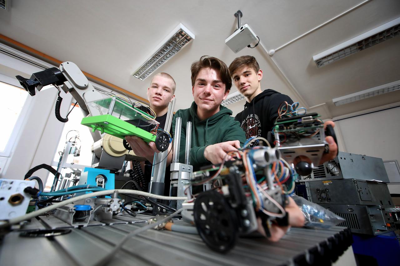 Učenici Tehničke škole Ruđer Bošković izradili robota za Svjetsko natjecanje u robotici