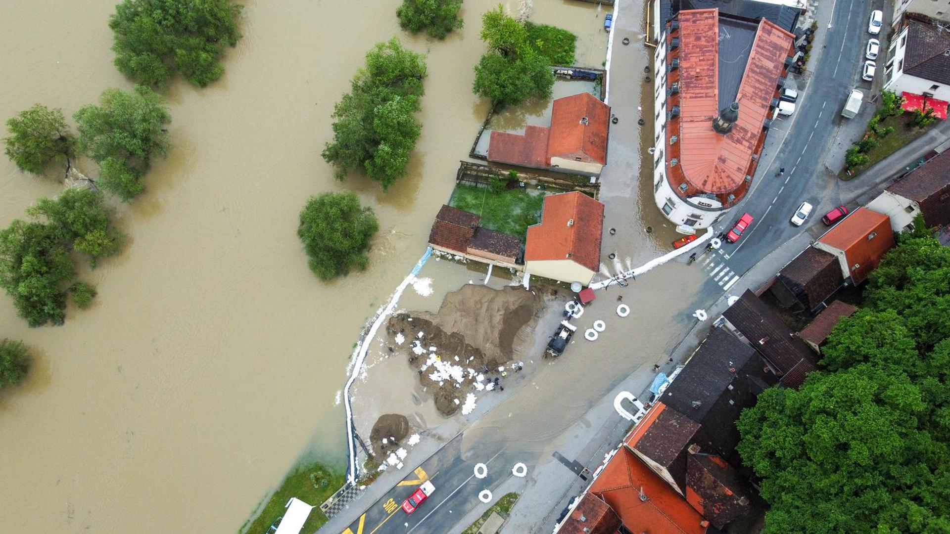 Pogled na Hrvatsku Kostajnicu čije područje je preplavila rijeka Una