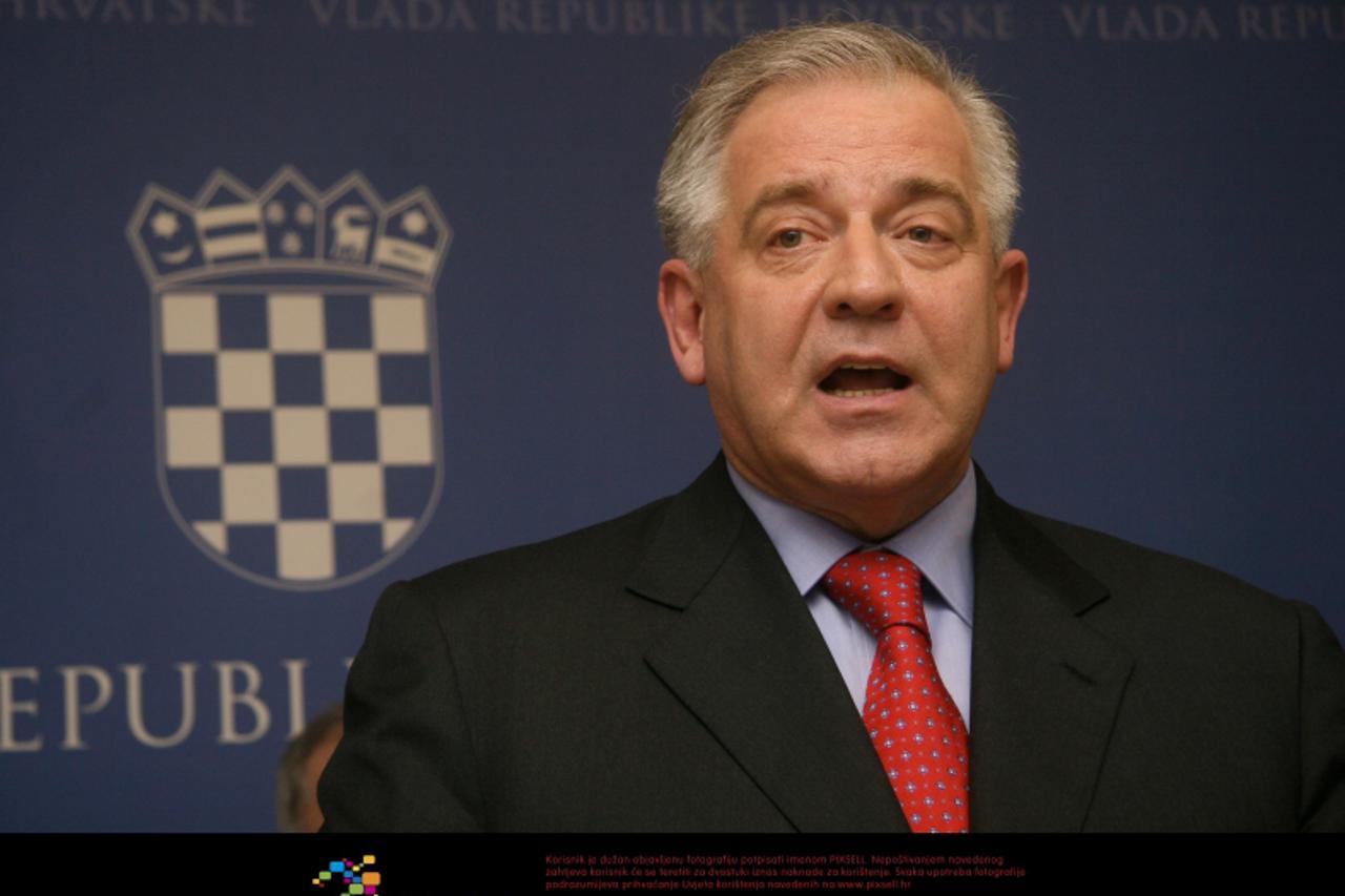 '07.01.2009., Zagreb - Nakon \\u009Ato je Rusija obustavila isporuke plina Europi, u Banskim dvorima odrzan sastanak kriznog stozera o opskrbi plinom. Ivo Sanader, predsjednik Vlade. Photo: Zarko Basi