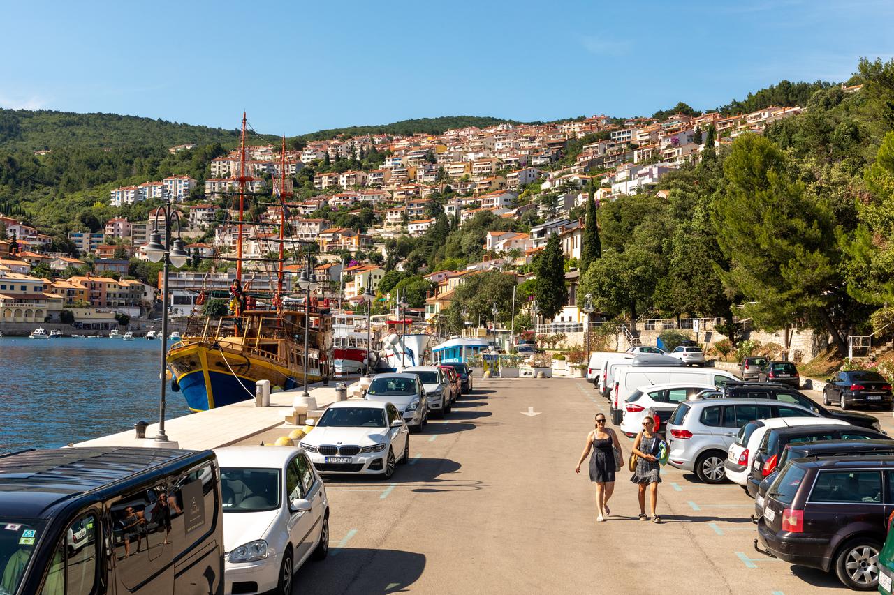 Rabac: Zbog pandemije koronavirusa plaže su ostale poluprazne