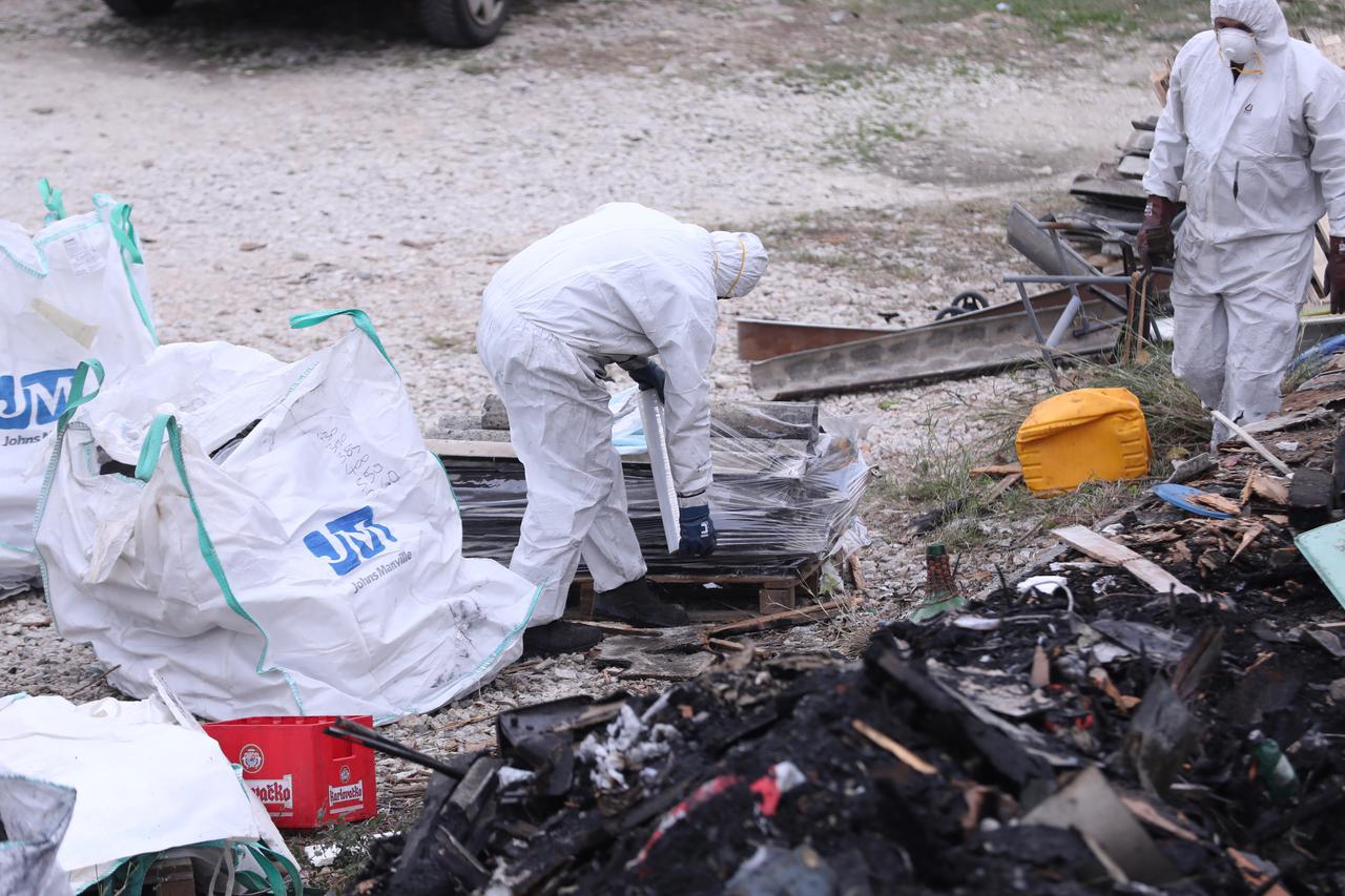 Split: Uklanjanje opasnog materijala sa zgarišta baraka koje su izgorile prije mjesec dana