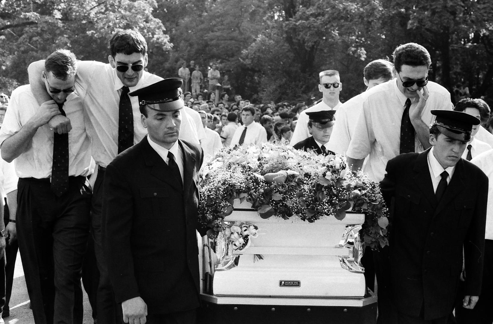 Otišao je tada u Real Madrid,s kojim je osvajao trofeje. Sjajne igre u Europi nisu ostale nezamijećene, 1990. godine otišao je u NBA i postao član Portland Trail Blazersa. Nije se tamo naigrao 