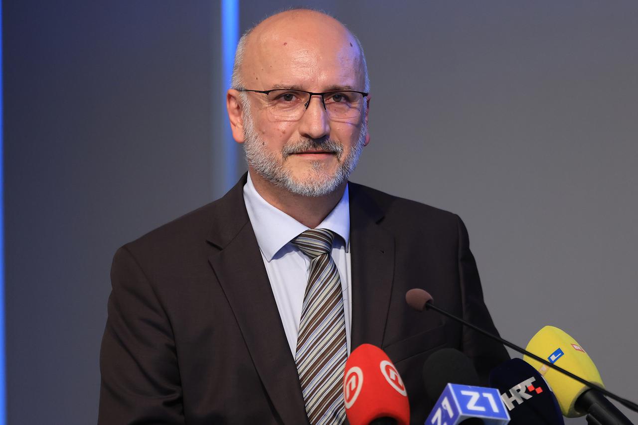 Zagreb: Konferencija za medije Uprave Zagrebačkog holdinga o uzroku odrona na odlagalištu otpada Jakuševec i sanaciji tržnice Dolac