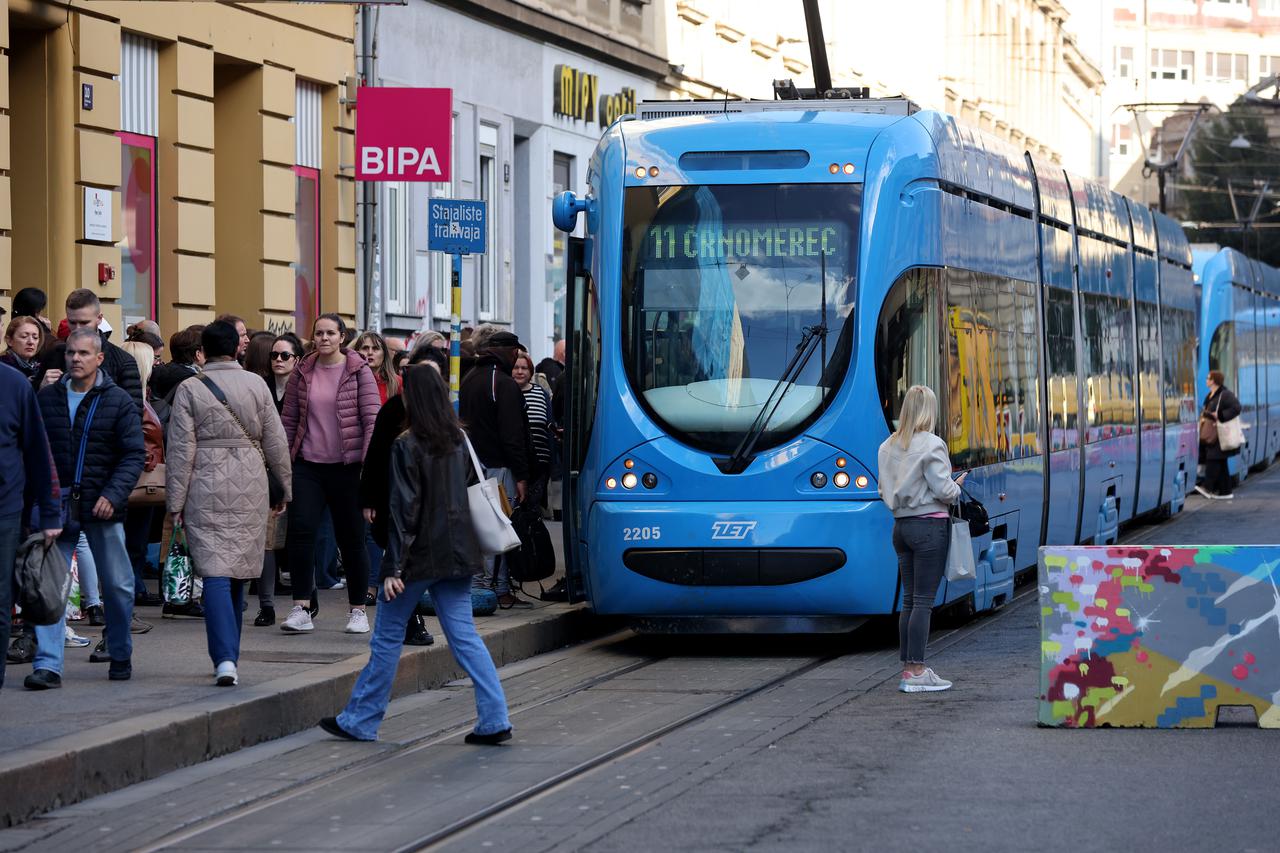 Zagreb. Zbog zastoja "jedanaestice" u Draškovićevoj u smjeru juga stvaraju se velike gužve