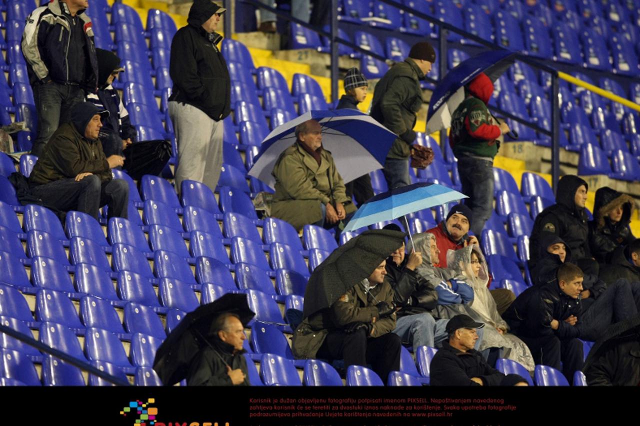 \'22.10.2011., Maksimirska 128, stadion u Maksimiru, Zagreb - MAXtv 1. HNL, 12. kolo, GNK Dinamo Zagreb - HNK Rijeka. Malobrojni gledatelji na tribini. Photo: Sanjin Strukic/PIXSELL\'
