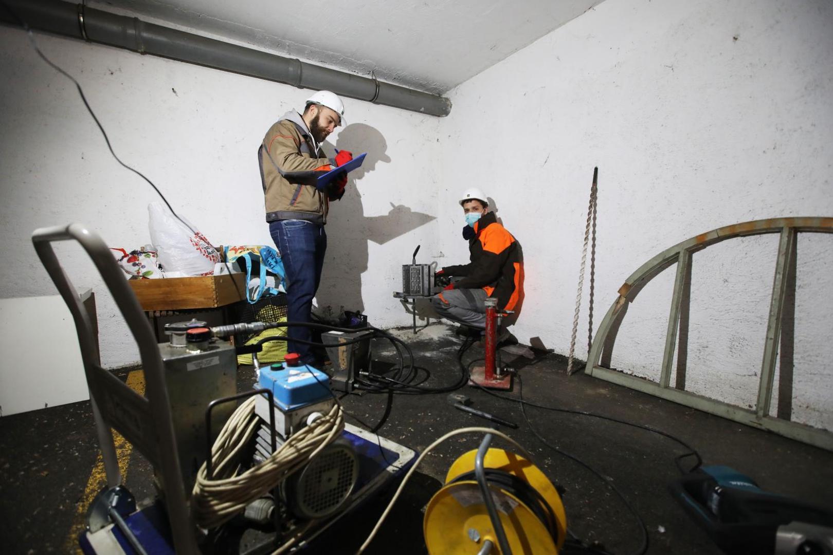 02.04.2020. Zagreb- Ekipa tvrtke Uretek vrsi ispitivanje tla i isanira temelje zgrada koje se ubrzalo nakon velikog potresa u Zagrebu.Filip Antunovic.
Photo: Boris Scitar/Vecernji list/PIXSELL