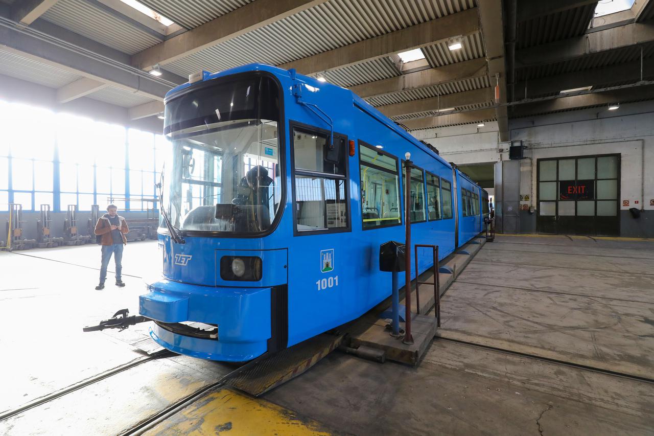 Zagreb: Prvi rabljeni tramvaj iz Njemačke stigao u garažu ZET-a