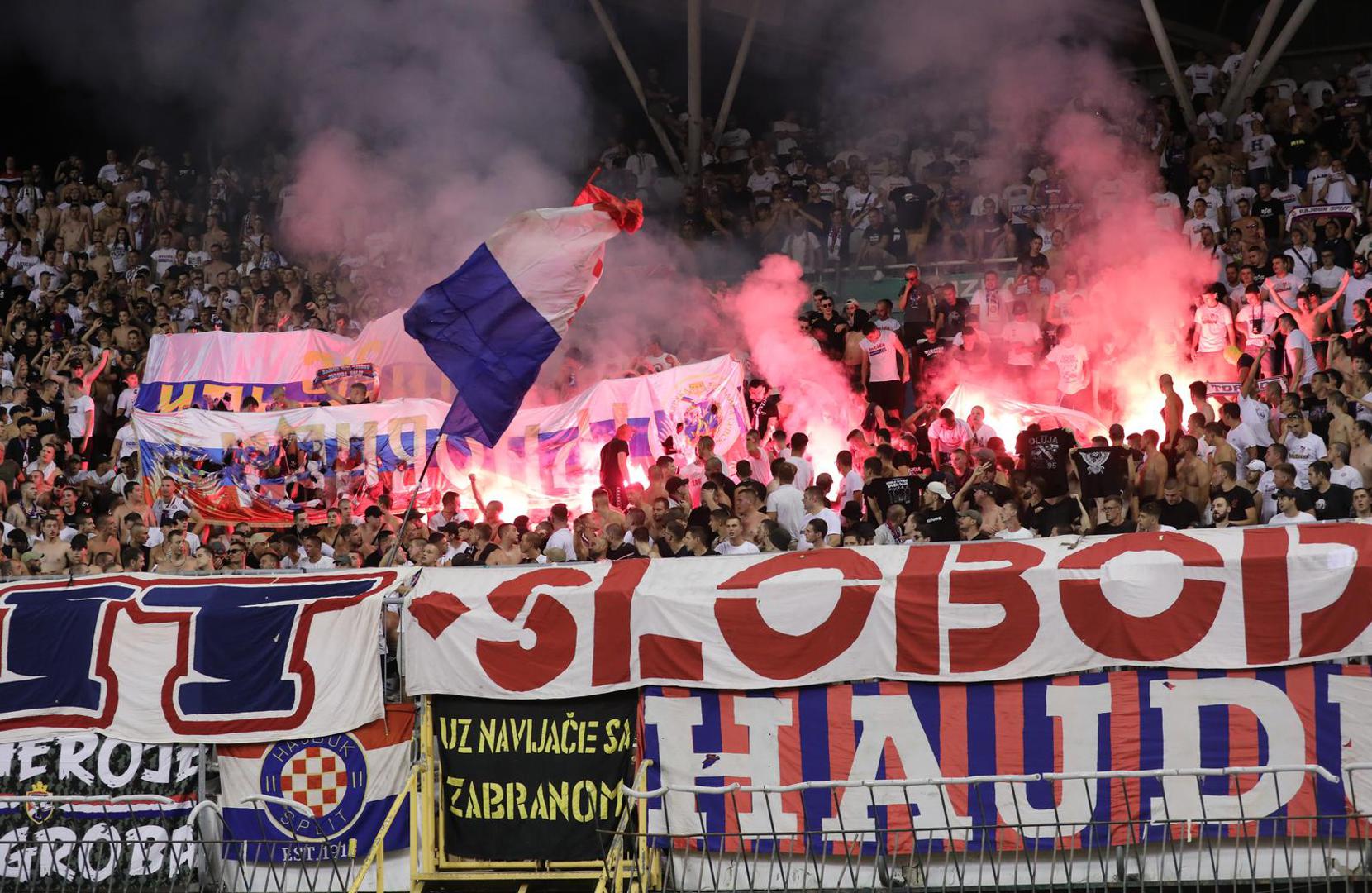 Hajduk je u 2. kolu HNL-a na Poljudu dočeka Goricu. Torcida je pripremila koreografiju povodom 30. obljetnice Oluje. Na tribinama su uz koreografiju zabilježeni i incidenti. 
