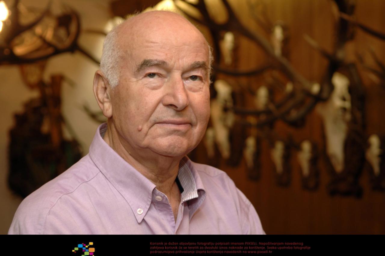 '27.09.2011., Cabar - Biznismen Marijan Filipovic na svojem imanju u Gorskom kotaru u sumi u blizini Trsca. Photo: Goran Kovacic/PIXSELL'