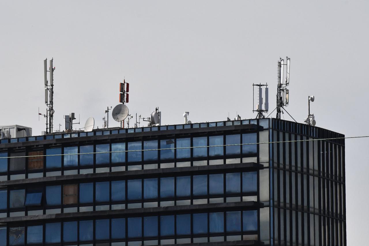 Antenski sustavi i bazne stanice mobilnih teleoperatera na stambenim zgradama