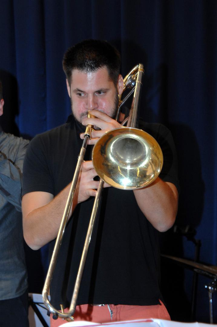 27.09.2014., Bjelovar - Jazz sekstet B's FUNstallation u Gradskom muzeju odrzao svoj prvi koncert pred bjelovarskom publikom. Predvodjeni trubacem Zvonimirom Bajevicem i trombonistom Mironom Hauserom (brat poznatog violoncelista Stjepana Hausera iz 2Cellos) izveli su uglavnom autorske stvari, a sjajnim su nastupom odusevili poklonike jazz glazbe. Inace, koncert je odrzan u sklopu obiljezavanja Dana grada Bjelovara i bjelovarskih branitelja.  "nPhoto: Damir Spehar/PIXSELL                                 