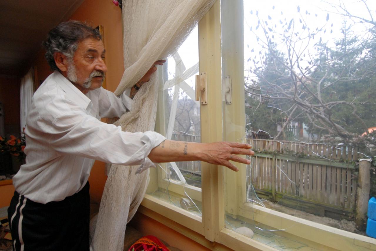 'crna kronika, 04.03.2010., varazdin, romsku obitelj horvat tukli i porazbijali prozore romi doseljenici Photo: Marko Jurinec/PIXSELL'
