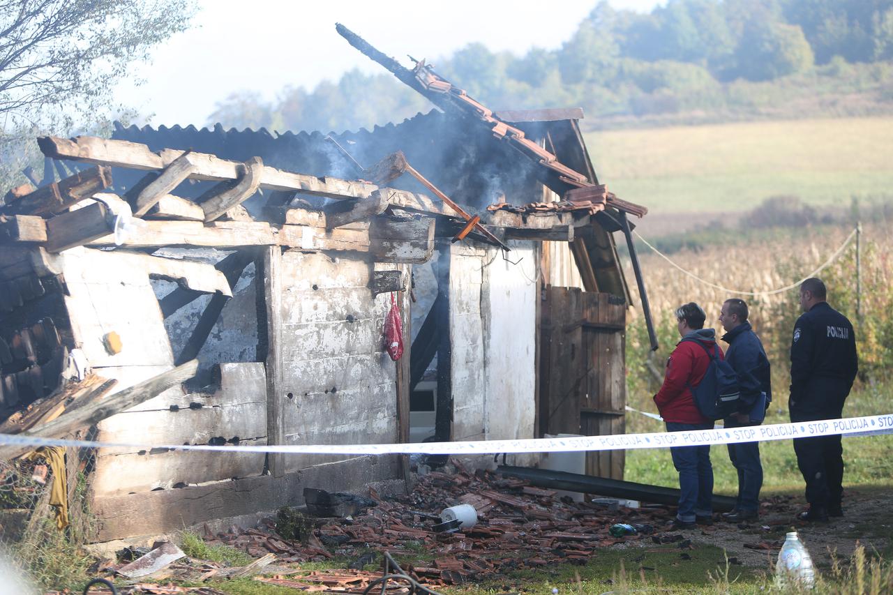 Jedna osoba preminula u požaru obiteljske drvene kuće