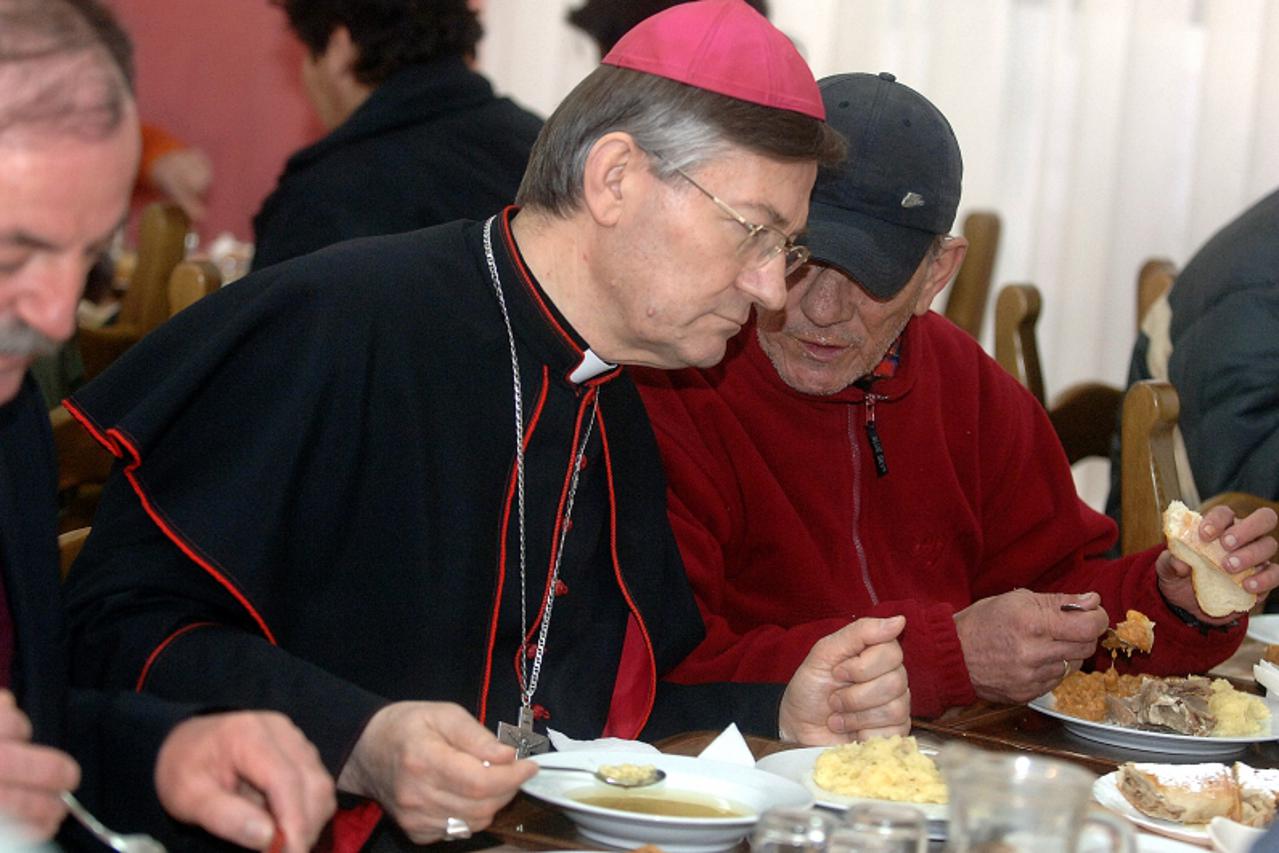 'pixsell - 14.02.2010. ,Split ,Hrvatska u Caritasovoj javnoj kuhinji svake nedjelje dijeli se rucak beskucnicima s kojima je danas rucao Splitski nadbiskup  Marin Barisic Photo: Leonard Nincevic/PIXSE