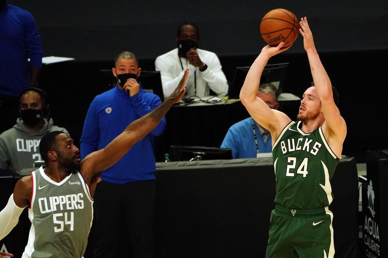 NBA: Milwaukee Bucks at Los Angeles Clippers