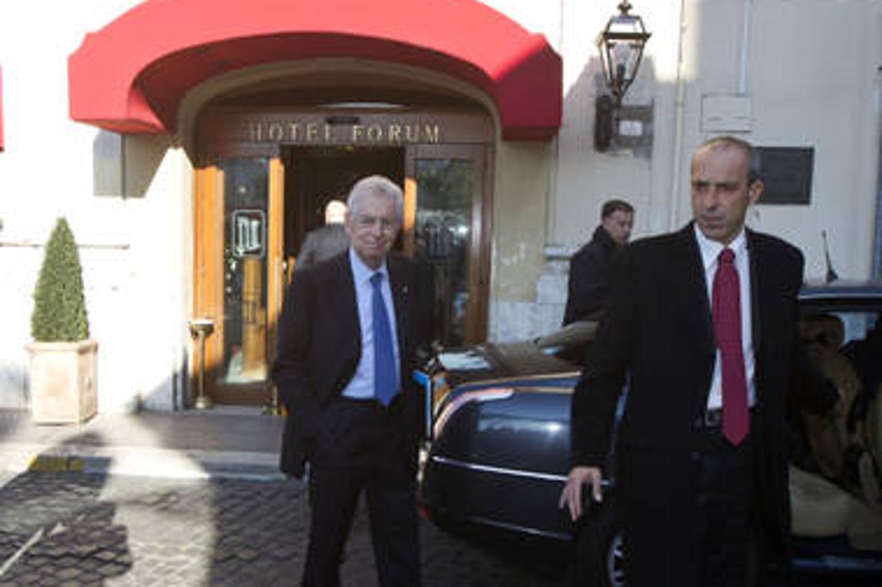 Monti ispred hotela