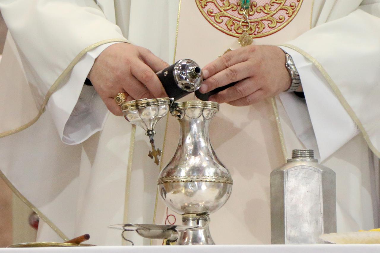 Šibenik: Misa posvete krizme i blagoslov bolesničkog ulja u katedrali sv Jakova
