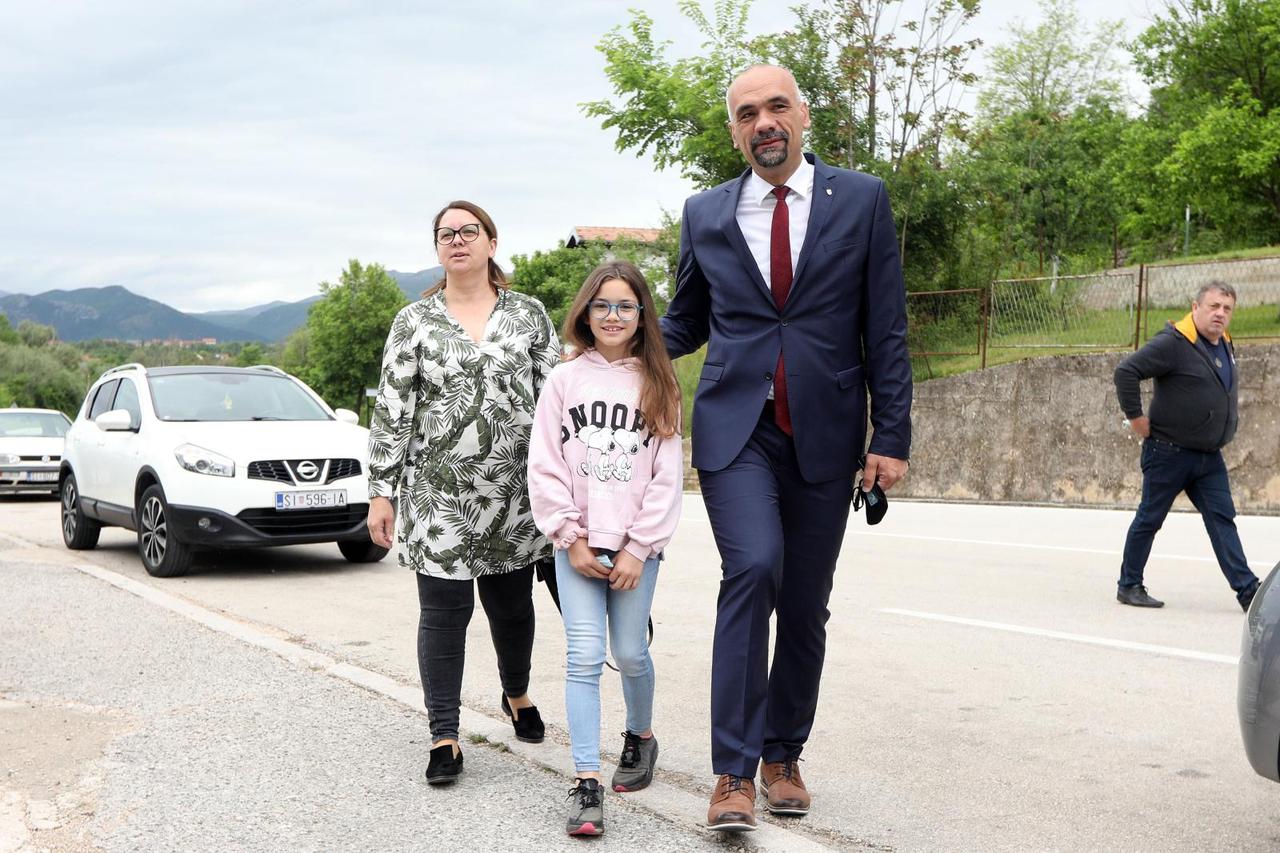 Knin: Marko Jelić glasovao na lokalnim izborima