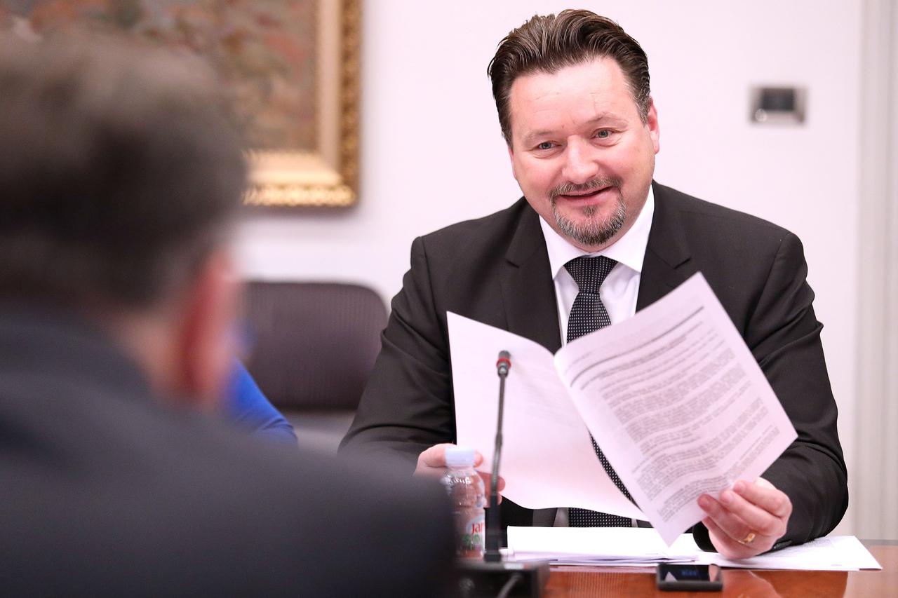 Ministar Kuščević osvrnuo se na pitanje ratne odštete