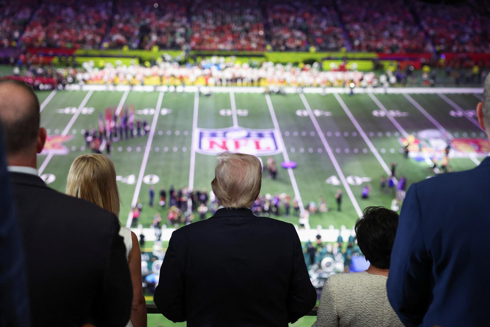 Utakmicu je na stadionu Superdome uživo pratio Donald Trump, koji je tako postao prvi aktualni predsjednik SAD-a koji je prisustvovao najvećem sportskom događaju u Sjedinjenim Državama. 