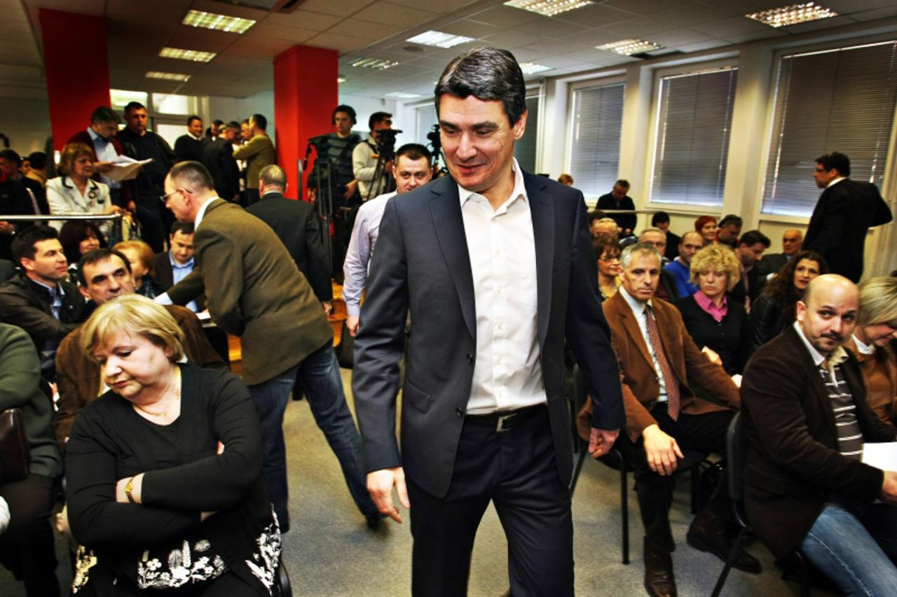 '17.03.2012., Zagreb - Sjednica Glavnog odbora SDP-a na Iblerovom trgu. Clanovi stranke okupljaju se prije pocetka sjednice. Zoran Milanovic. Photo: Jurica Galoic/PIXSELL'