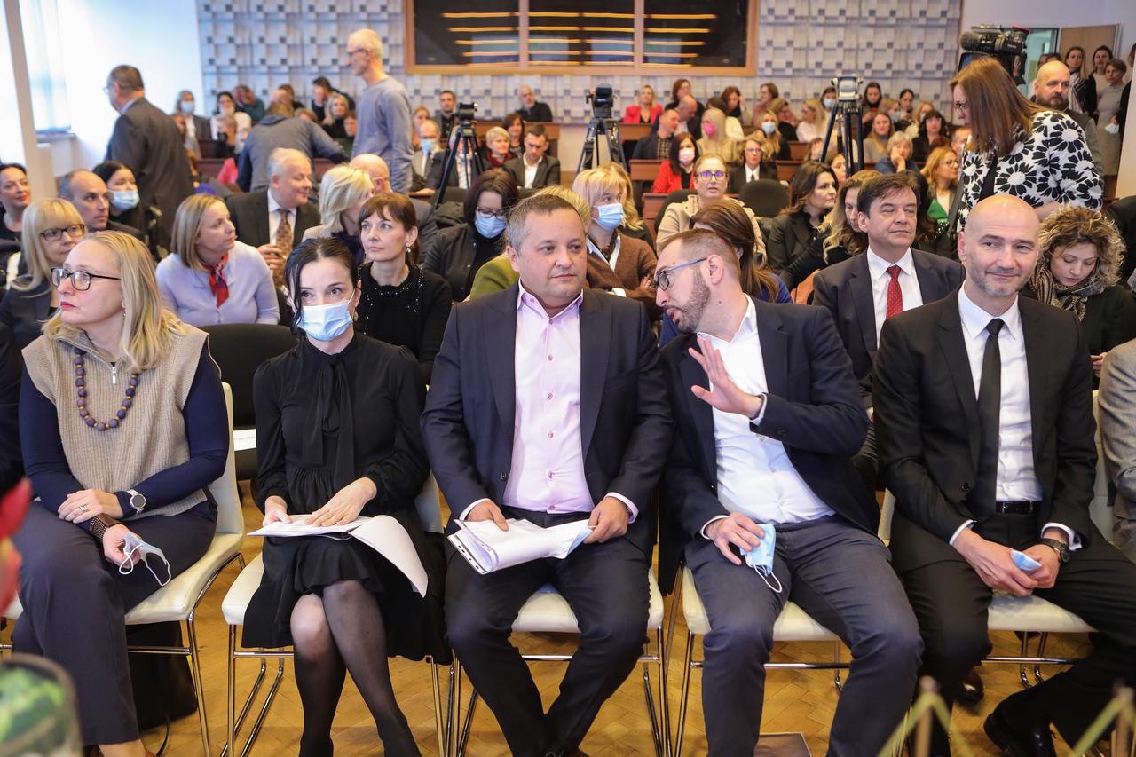 storyeditor/2023-01-17/PXL_141222_97416462.jpg